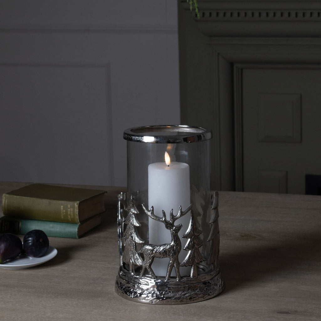 Silver reindeer candle holder with silver details and candle